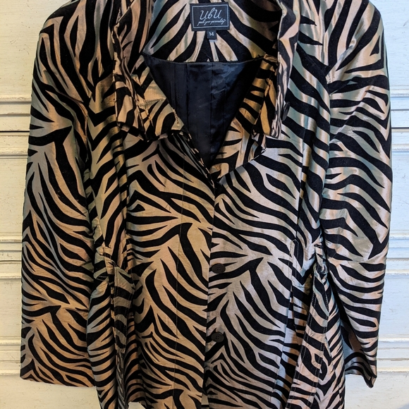 🐯Gold and Black Tiger Print Jacket- Size Medium - Picture 2 of 11